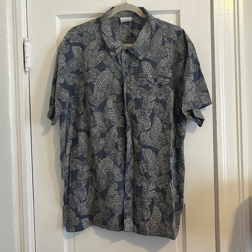 Men’s Columbia button down